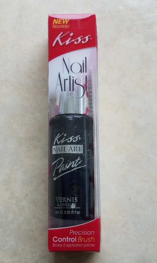 Kiss nail artist